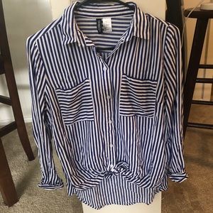 H&M button up blouse Sz small
